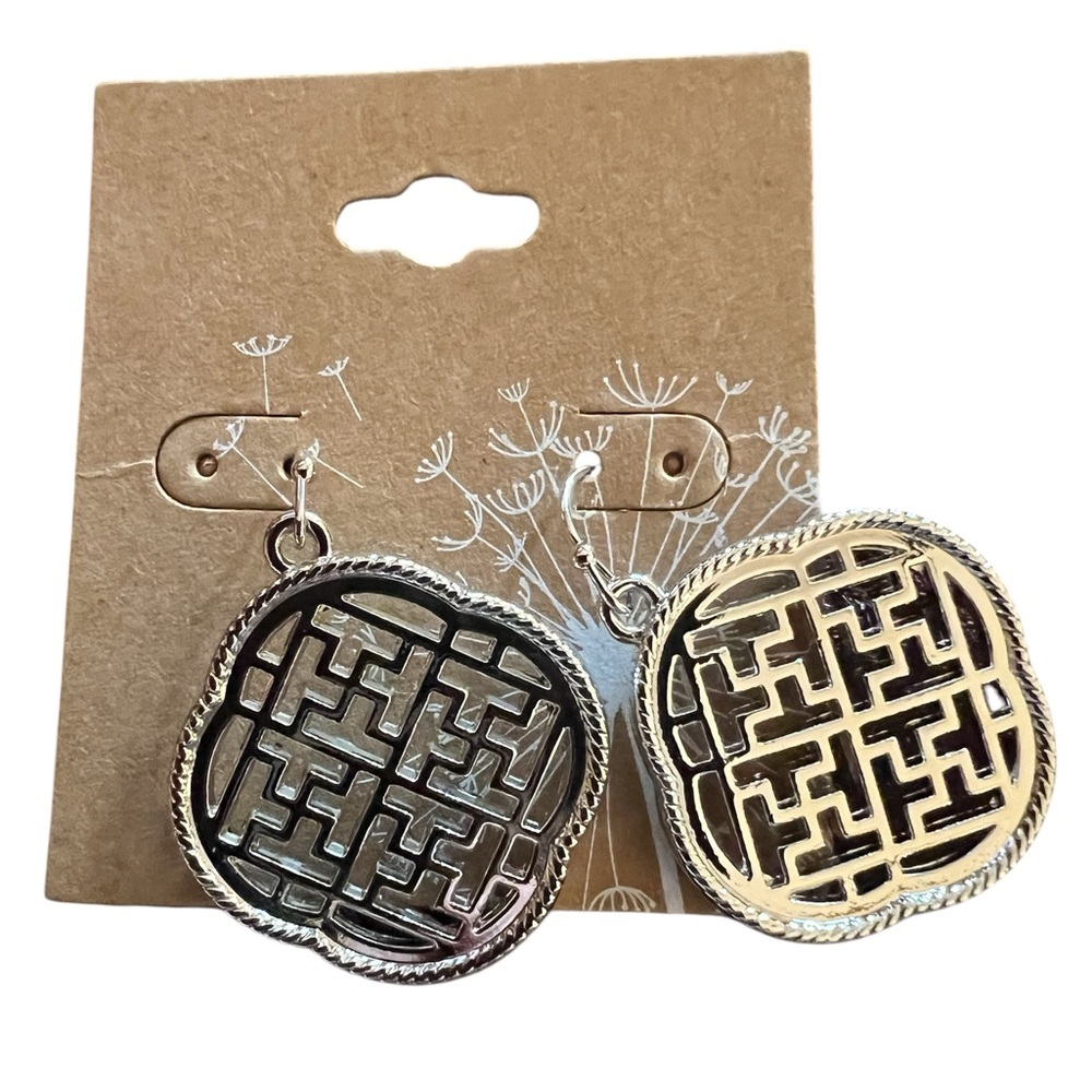 NWT~ silver design drop earrings. 1.25” drop.